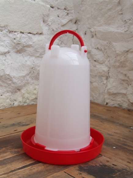 3L Red & White Plastic Drinker, twist-lock